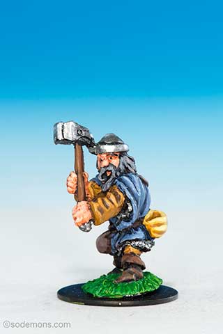 FA15-1 Dwarf with Two-Handed Hammer