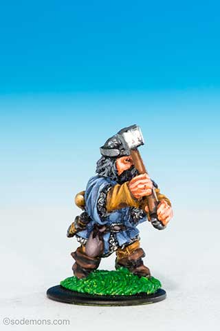 FA15-1 Dwarf with Two-Handed Hammer