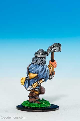 FA15-1 Dwarf with Two-Handed Hammer