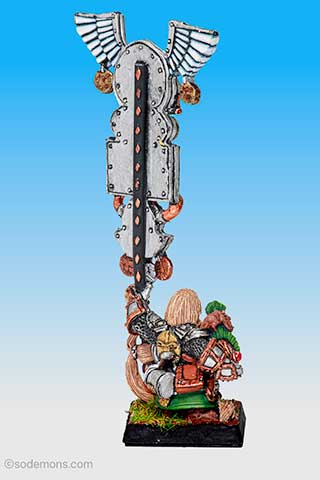 Dwarf Army Standard Bearer - 2000
