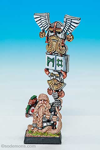 Dwarf Army Standard Bearer - 2000