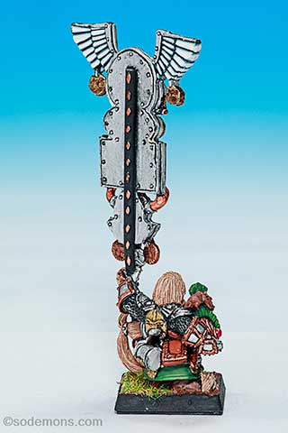Dwarf Army Standard Bearer - 2000