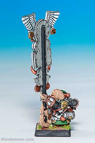 Dwarf Army Standard Bearer - 2000