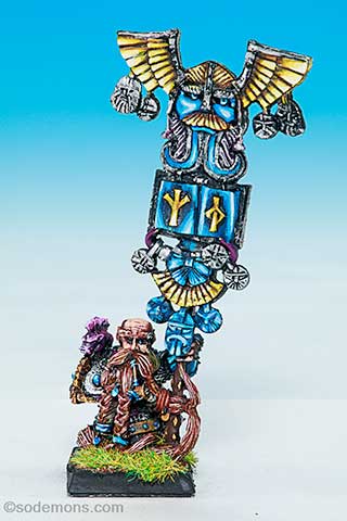 Dwarf Army Standard Bearer - 2005