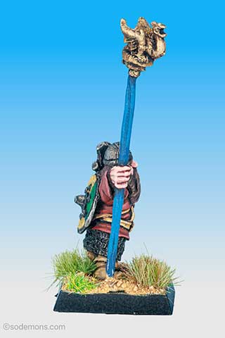 FTD8 Dwarf Standard Bearer with Axe