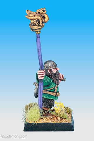 FTD8 Dwarf Standard Bearer with Axe