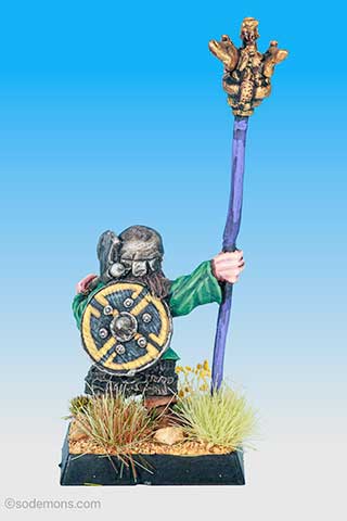 FTD8 Dwarf Standard Bearer with Axe