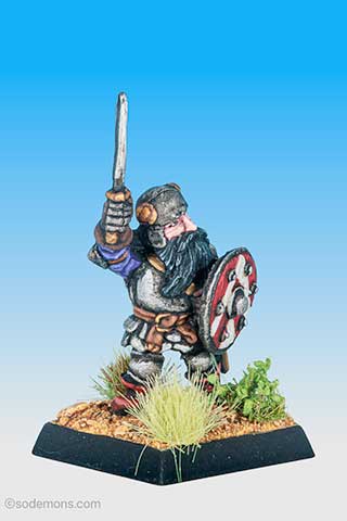 FTD9 Dwarf Chieftain in Plate Mail with Sword
