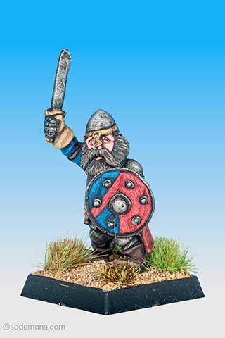 FTD9 Dwarf Chieftain in Plate Mail with Sword