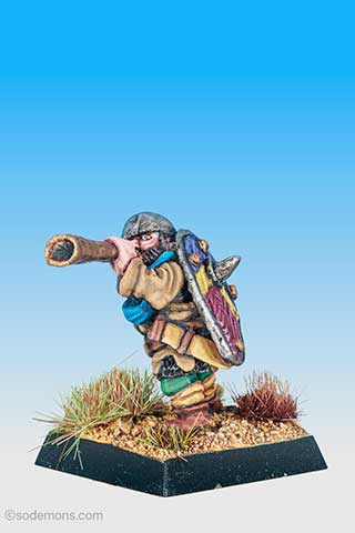 FTD10 Dwarf Trumpeter with Sword