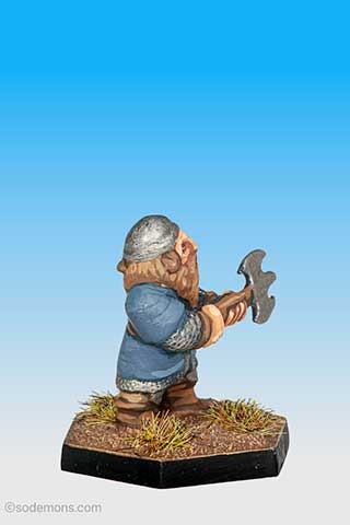 DWF10 - Dwarf with Two-Handed Axe