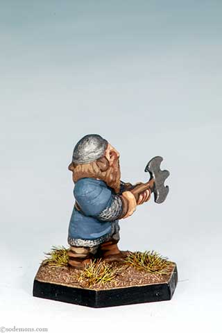 DWF10 - Dwarf with Two-Handed Axe
