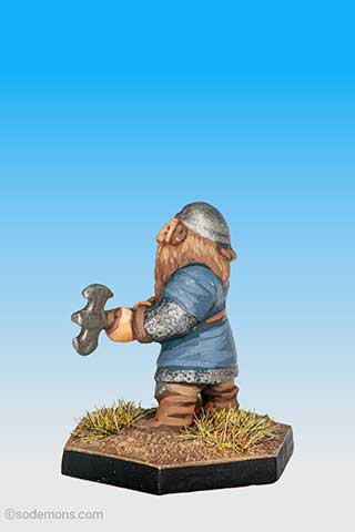 DWF10 - Dwarf with Two-Handed Axe