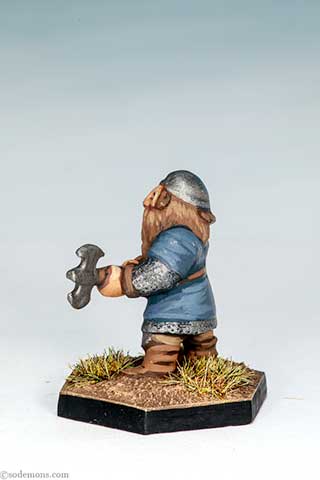 DWF10 - Dwarf with Two-Handed Axe