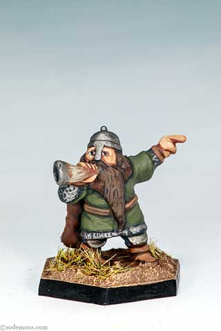 DWF12 - Dwarf Blowing Warhorn