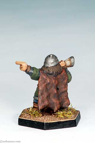 DWF12 - Dwarf Blowing Warhorn