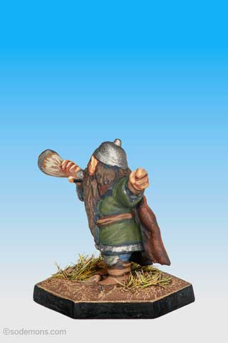DWF12 - Dwarf Blowing Warhorn