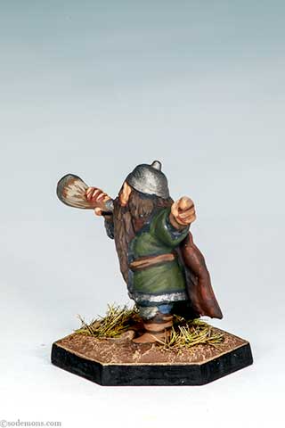 DWF12 - Dwarf Blowing Warhorn