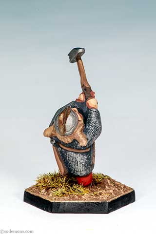 DWF13 - Dwarf Noble with Two-Handed Mattock