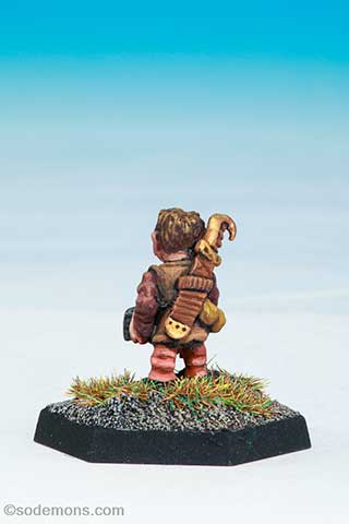 ARD3 Dwarf Holding Treasure Box