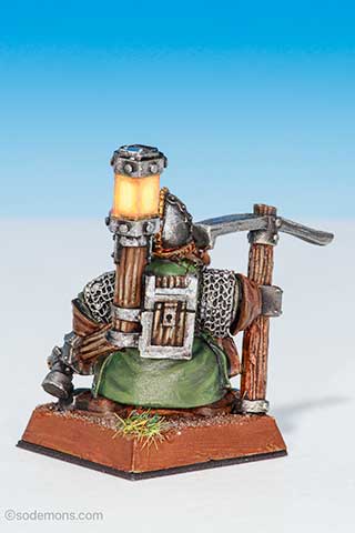 Dwarf Treasure Hunter Hired Sword