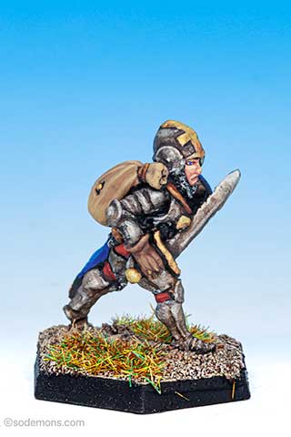 FTF51 Female Fighter in Plate Armour with Pack and Sword