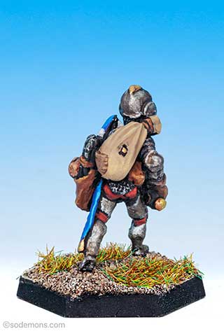 FTF51 Female Fighter in Plate Armour with Pack and Sword