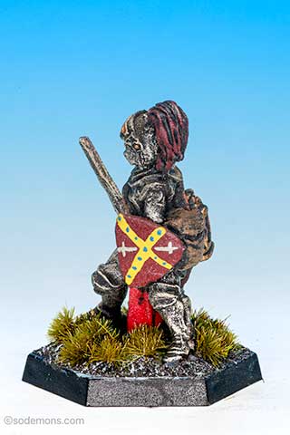 FTF94 Female Paladin with Plumed Helmet