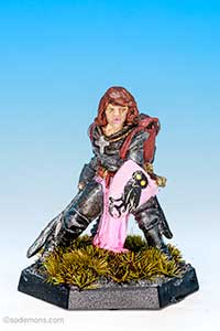 FTF97 Bareheaded Female Paladin with Plate Armour