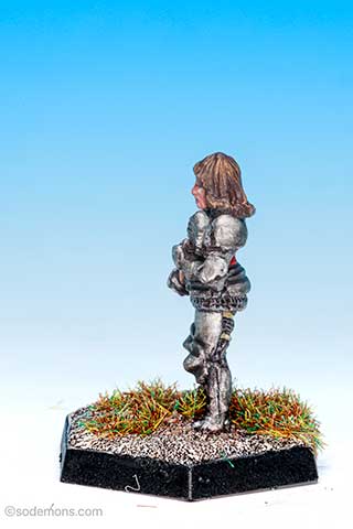 Armoured Female Cleric with 2 Handed Mace (C03C1-1)