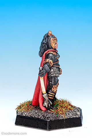 Armoured Female Cleric with Cloak (C03C1-2)