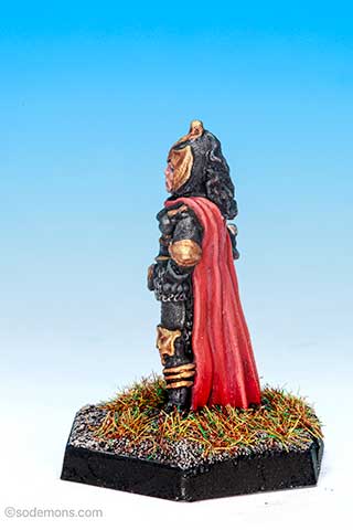 Armoured Female Cleric with Cloak (C03C1-2)